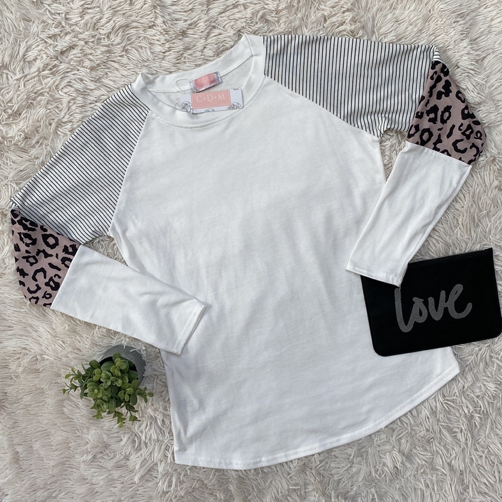 🎉HP🎉 C+D+M LS Top 💗 White Black Tan